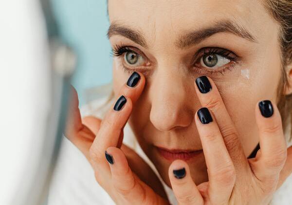 Under Eye Skin Care Routine: Daily Habits to Reduce Dark Circles and Puffiness