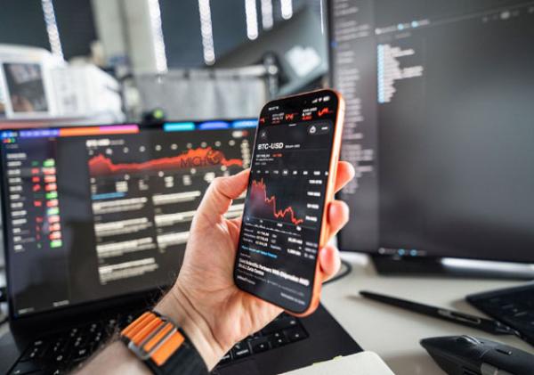 Why Is Crypto Crashing in 2026? 7 Reasons Behind the Crypto Market Drop
